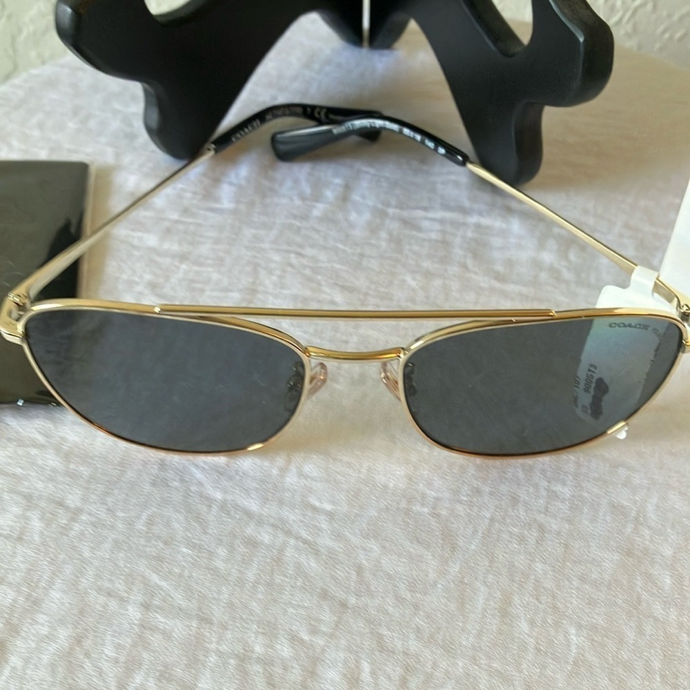 Coach: Shiny Light Gold (HC 7107) Sunglasses- Gold Tone- Case & Cloth - Picture 11 of 16